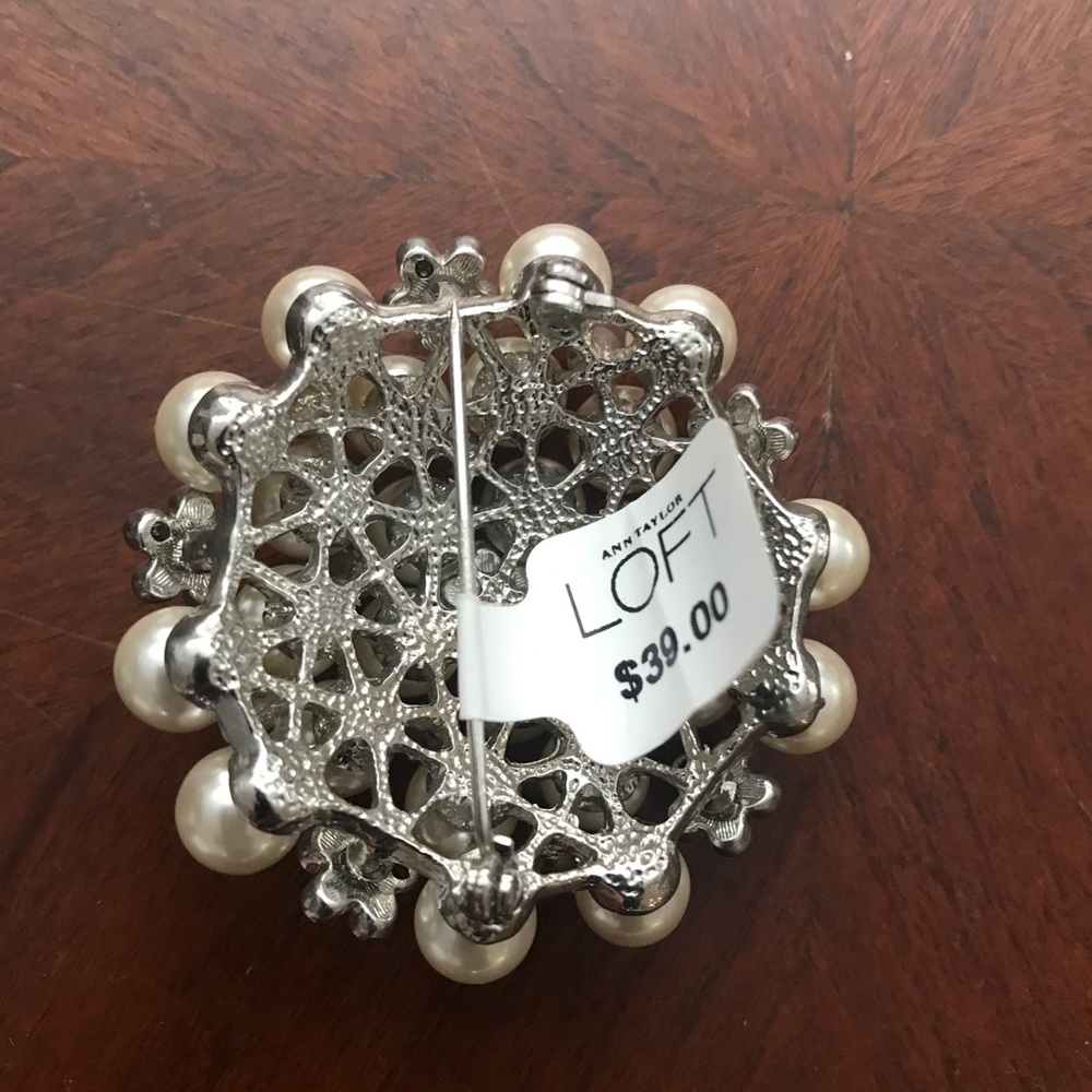 LOFT Pearl & Silver Pin - Picture 2 of 2